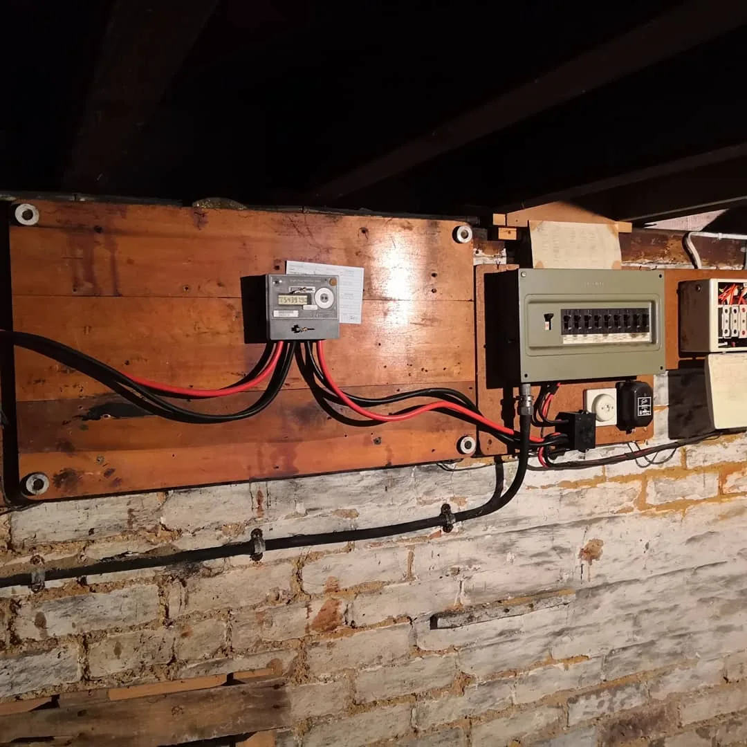 Old fuse board and meter before replacement